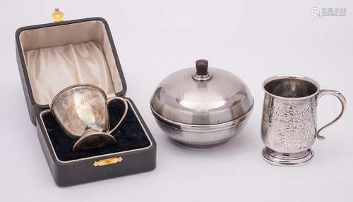 An Edward VIII silver christening mug, maker Goldsmiths &...