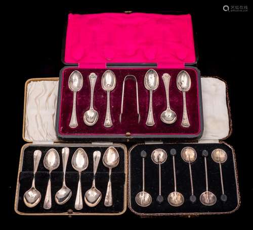 A set of six George V silver coffee spoons and sugar tongs, ...