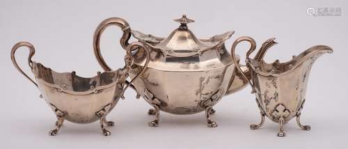 A George V silver three-piece bachelors tea service, maker G...