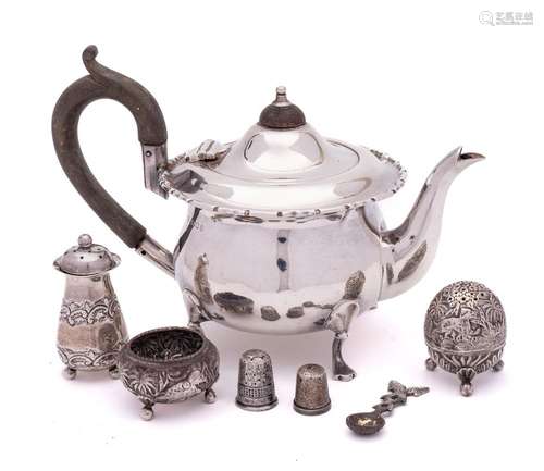 A George V silver bachelors teapot, maker Charles Boyton &am...