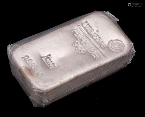 A Unicore 1 kilo ingot of fine silver: serial No 293226.