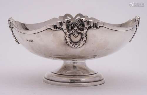 A George V silver pedestal fruit bowl, maker Mappin & We...