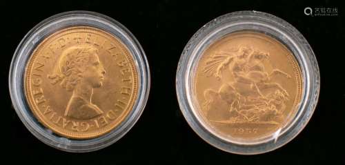 An Elizabeth II gold sovereign coin, 1957,: diameter ca.