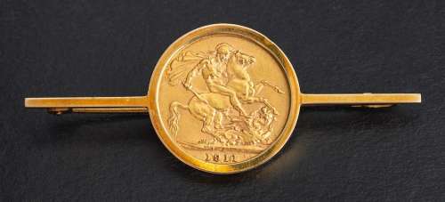 A 9ct gold bar brooch set with a George V full gold sovereig...