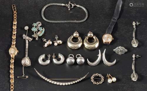 A collection of mainly silver jewellery,