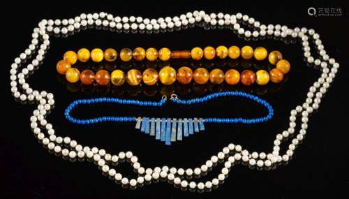 A lapis lazuli bead necklace,