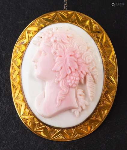 An 18ct gold, Victorian, shell cameo brooch:, depicting Dion...