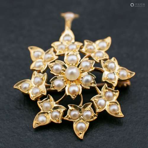 An 18ct gold, Victorian, seed pearl brooch/ pendant of styli...