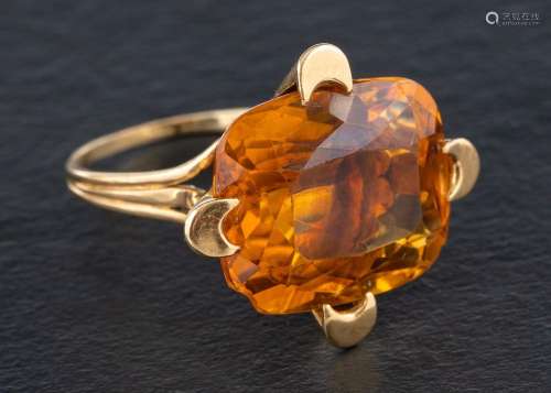 A cushion-cut citrine ring,: calculated weight of citrine ca...