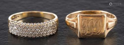 Two 9ct gold rings,: a signet ring, with engraved monogram D...