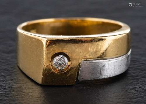 A bi-coloured single stone, brilliant-cut diamond ring,: tot...