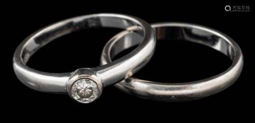 An 18 carat gold diamond ring,: the brilliant cut diamond, e...