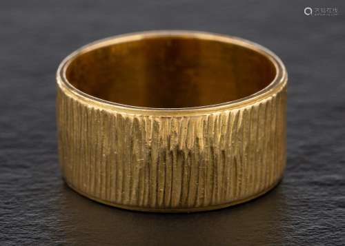 An 18ct gold ring:, with textured surface, hallmarks for Lon...