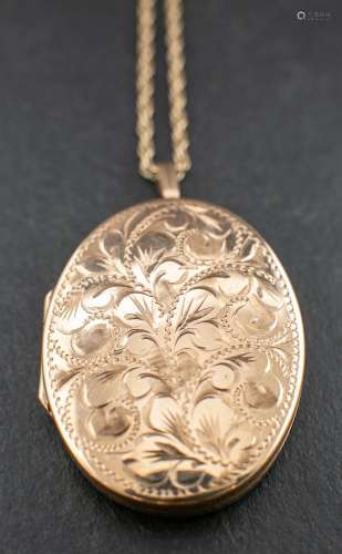 A 9ct gold locket pendant and ropetwist chain,: the locket p...
