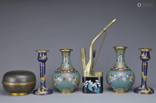 A GROUP OF CHINESE CLOISONNE ENAMEL ITEMS, 19/20TH CENTURY