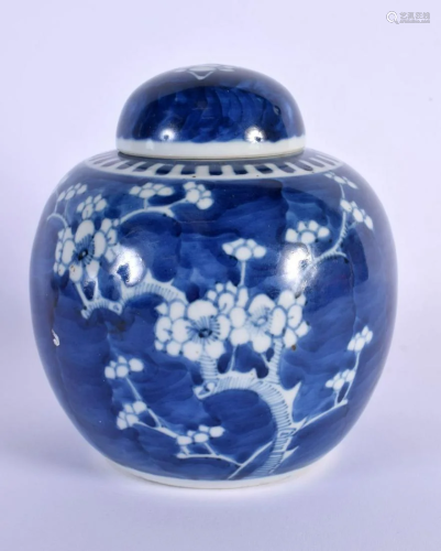 A 19TH CENTURY CHINESE BLUE AND WHITE PORCELAIN GINGER JAR A...