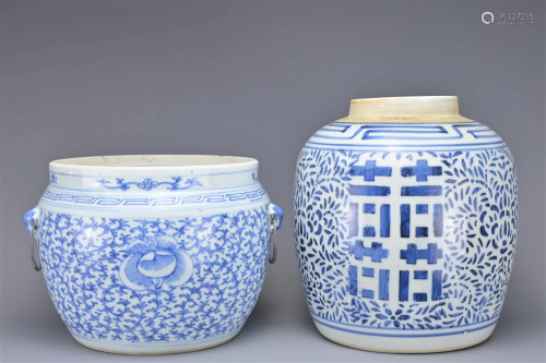 TWO CHINESE BLUE AND WHITE PORCELAIN JARS, 19/20TH CENTURY