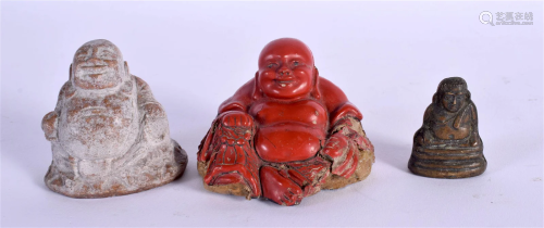 THREE 19TH CENTURY CHINESE CARVED BUDDHAS Qing. Largest 5 cm...