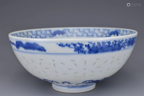 A CHINESE BLUE AND WHITE 'RICE GRAIN' PORCELAIN BO...