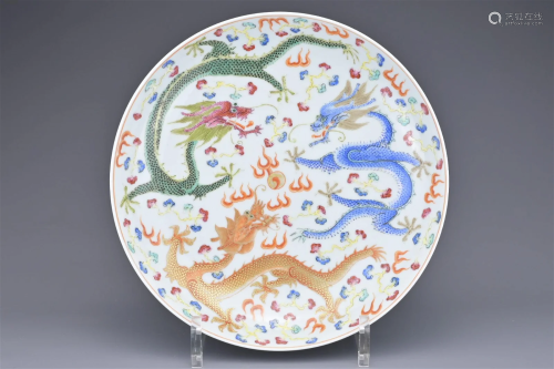 A CHINESE PORCELAIN 'DRAGON' DISH, 19/20TH CENTURY