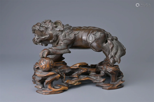 A CHINESE BRONZE MODEL OF DOG OF FO, 18/19TH C