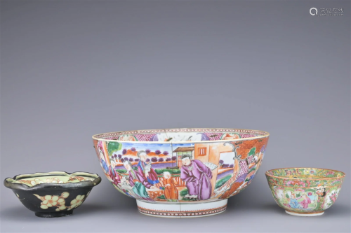 THREE CHINESE PORCELAIN BOWLS, 18/19TH CENTURY