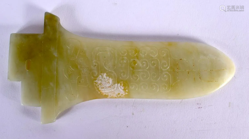 AN EARLY 20TH CENTURY CHINESE CARVED GREEN JADE ARCHAIC AMUL...