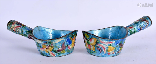 A PAIR OF EARLY 20TH CENTURY CHINESE ENAMELLED SERVING BOWLS...