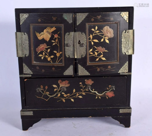 AN EARLY 20TH CENTURY JAPANESE MEIJI PERIOD LACQUERED CABINE...