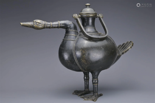 A LARGE CHINESE BRONZE 'DUCK' EWER