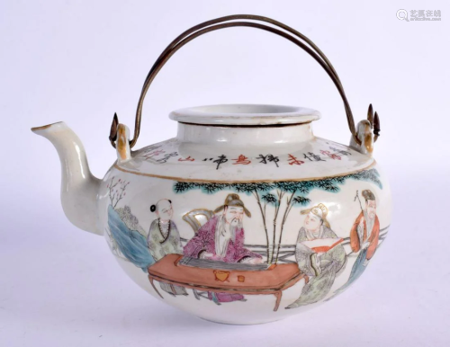 AN EARLY 20TH CENTURY CHINESE FAMILLE ROSE TEAPOT AND COVER ...