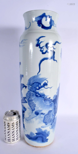 A LARGE EARLY 20TH CENTURY CHINESE BLUE AND WHITE PORCELAIN ...