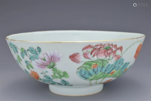 A CHINESE FAMILLE ROSE PORCELAIN BOWL, 18TH CENTURY
