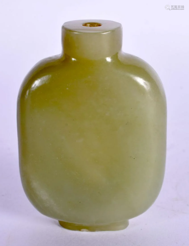 A 19TH CENTURY CHINESE CARVED GREEN JADE SNUFF BOTTLE AND ST...