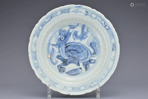 A CHINESE BLUE AND WHITE PORCELAIN DISH, MING DYNASTY