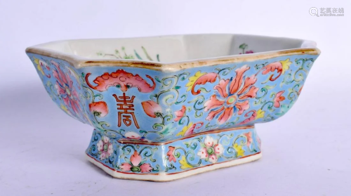 AN EARLY 20TH CENTURY CHINESE FAMILLE ROSE PORCELAIN CENSER ...