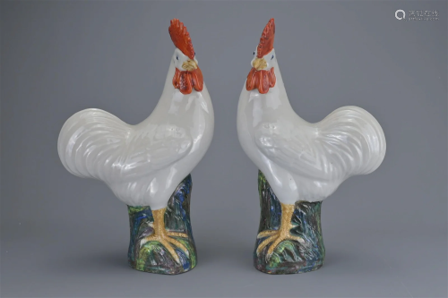 PAIR OF CHINESE EXPORT PORCELAIN MODELS OF ROOSTERS, EARLY 2...