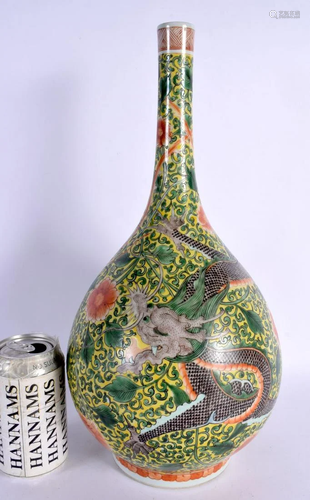 A LARGE CHINESE FAMILLE VERTE PORCELAIN BOTTLE NECK VASE 20t...