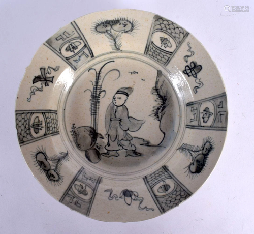 A CHINESE BLUE AND WHITE PORCELAIN DISH 20th Century. 18.5 c...