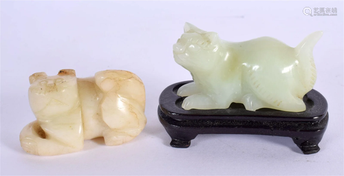 AN EARLY 20TH CENTURY CHINESE CARVED JADE FIGURE OF A CAT to...