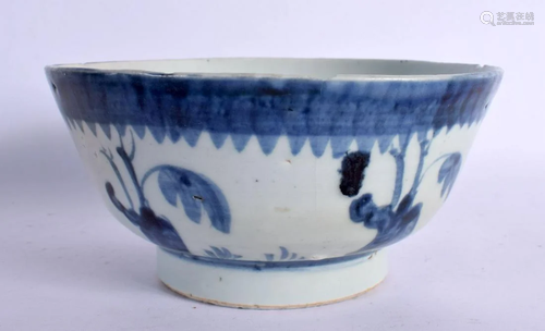 AN 18TH CENTURY CHINESE PROVINCIAL BLUE AND WHITE PORCELAIN ...