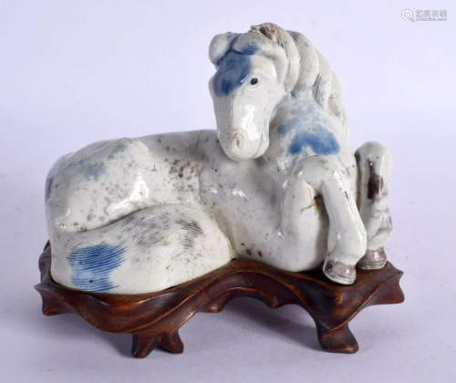 A RARE 18TH CENTURY CHINESE BLUE AND WHITE PORCELAIN FIGURE ...