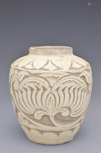 A SMALL CHINESE CIZHOU POTTERY JAR