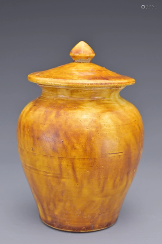 A CHINESE AMBER-GLAZED POTTERY JAR AND COVER