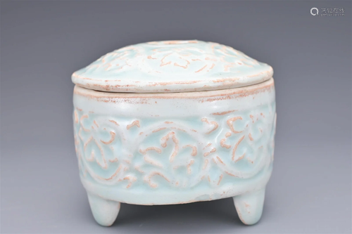 A CHINESE QINGBAI GLAZED TRIPOD INCENSE BURNER AND COVER