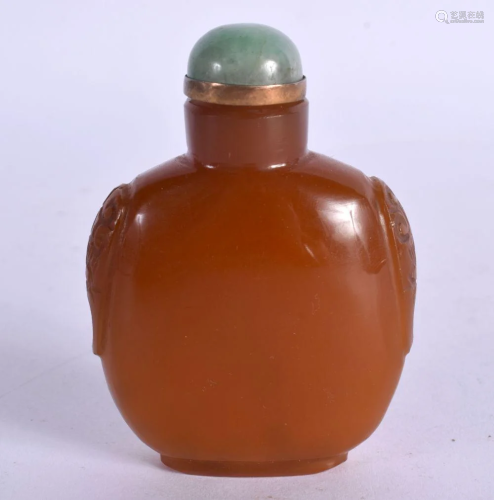 A LATE 19TH CENTURY CHINESE CARVED AGATE SNUFF BOTTLE AND ST...