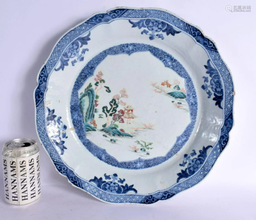 A LARGE 18TH CENTURY CHINESE EXPORT FAMILLE ROSE BLUE AND WH...