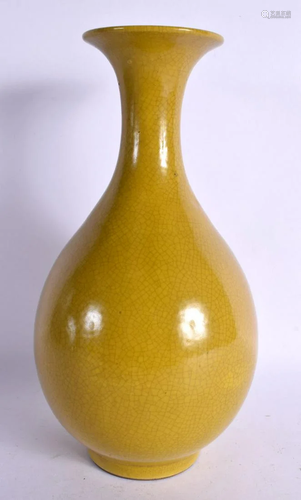 A CHINESE YELLOW GLAZED PORCELAIN VASE 20th Century. 24.5 cm...