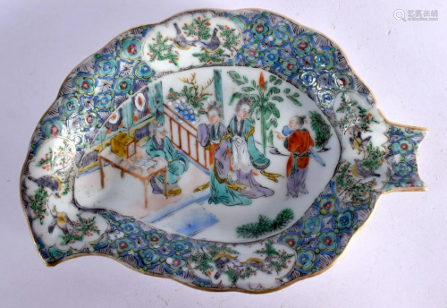 A 19TH CENTURY CHINESE FAMILLE VERTE PORCELAIN LEAF FORM DIS...