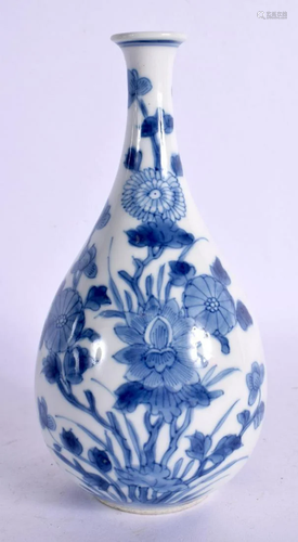 A SMALL 19TH CENTURY CHINESE BLUE AND WHITE PEAR FORM VASE T...